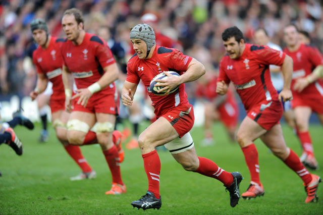 Jonathan Davies is fit to play after sustaining a light injury against Scotland.
